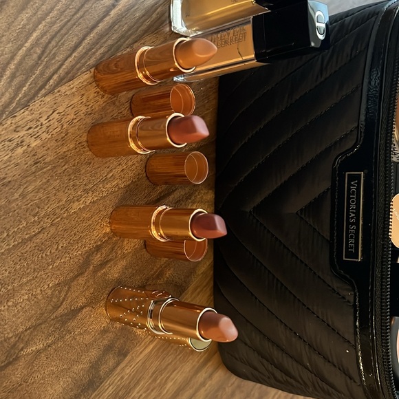 LIKE NEW Charlotte tilbury lipsticks - Picture 3 of 9